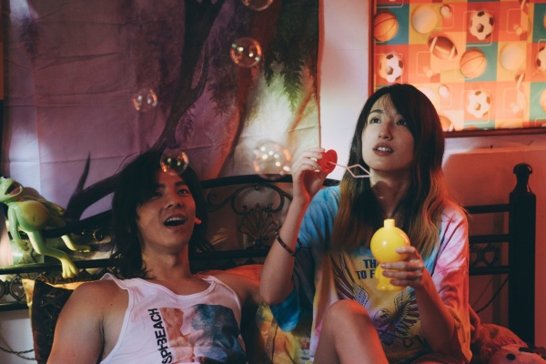 柯佳嬿强吻女星！动作太激烈：嘴破了 娱乐资讯 图1张