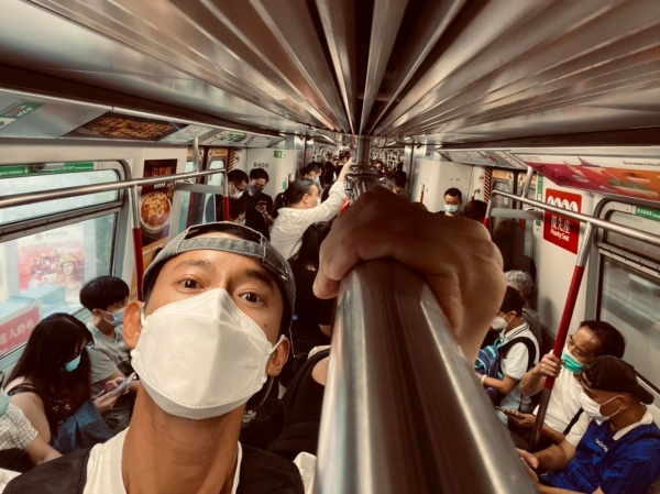 吴慷仁香港路边被警察拦截！网列“被临检”3特征...他全中 娱乐资讯 图1张