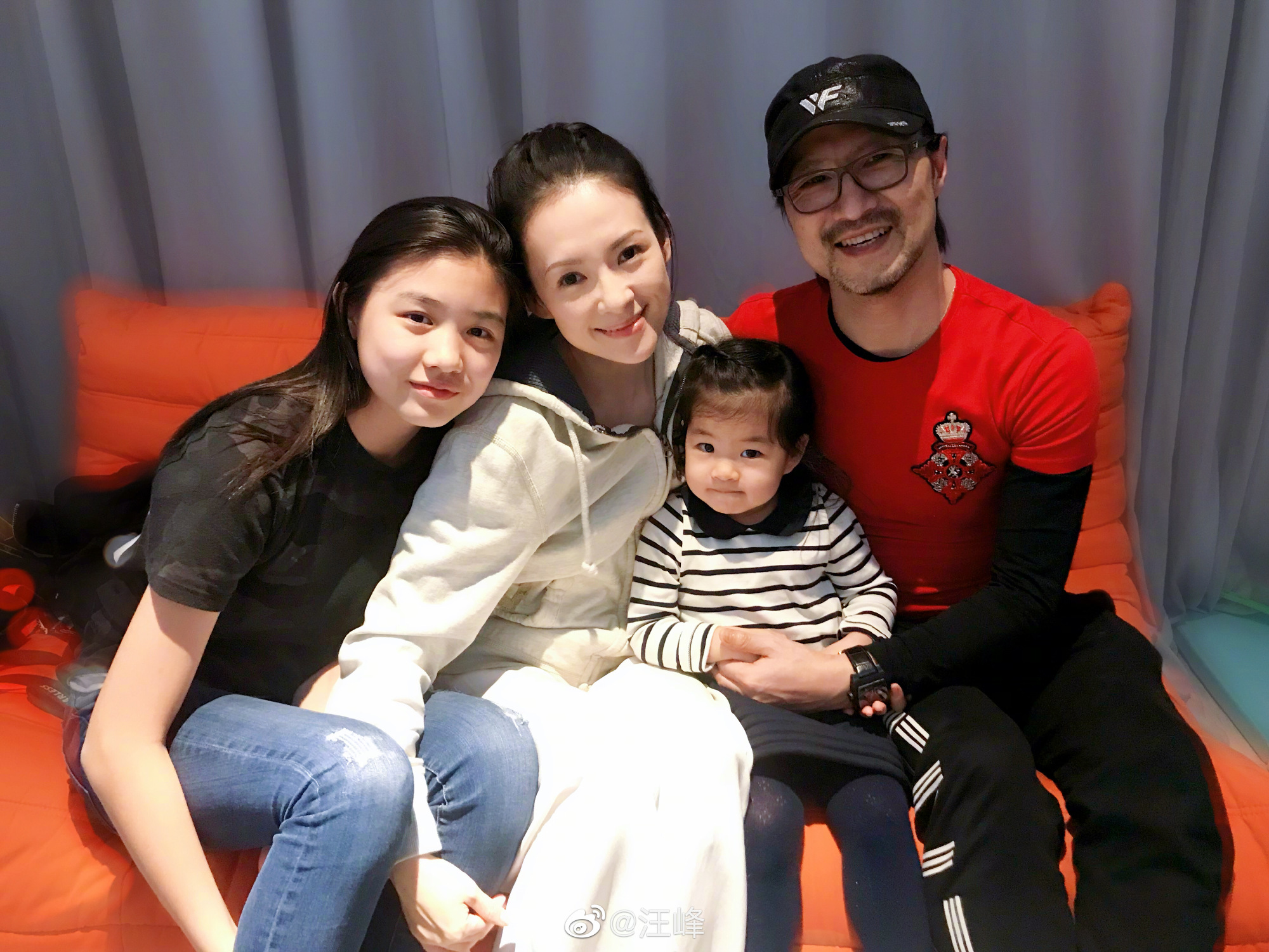 汪峰16岁女儿辣露水蛇腰跳女团舞！ 网大赞：可以出道了 娱乐资讯 图1张
