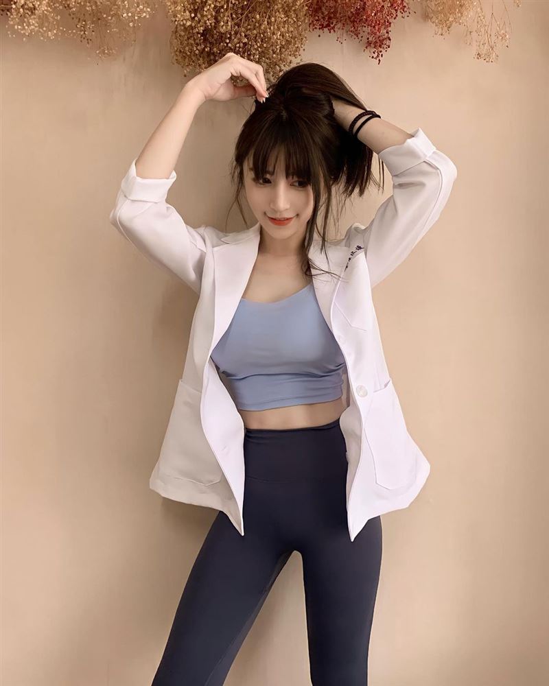 校花营养师比基尼“太暴力”遮错重点！洋装全脱巨到遮不住 时尚资讯 图2张