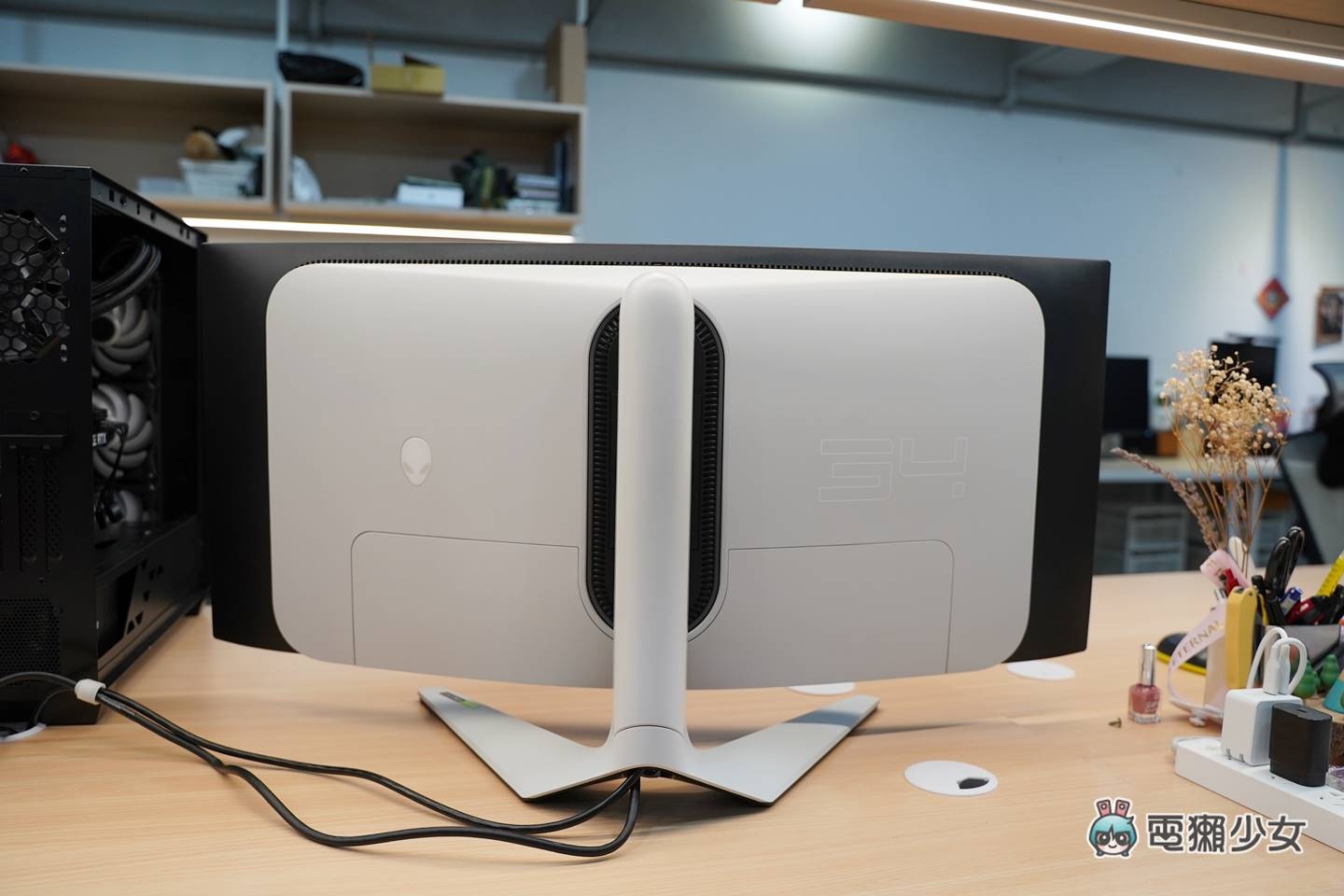 开箱｜最新 QD-OLED 技术显示器，Alienware 34 吋曲面电竞萤幕 AW3423DW 数码科技 图7张