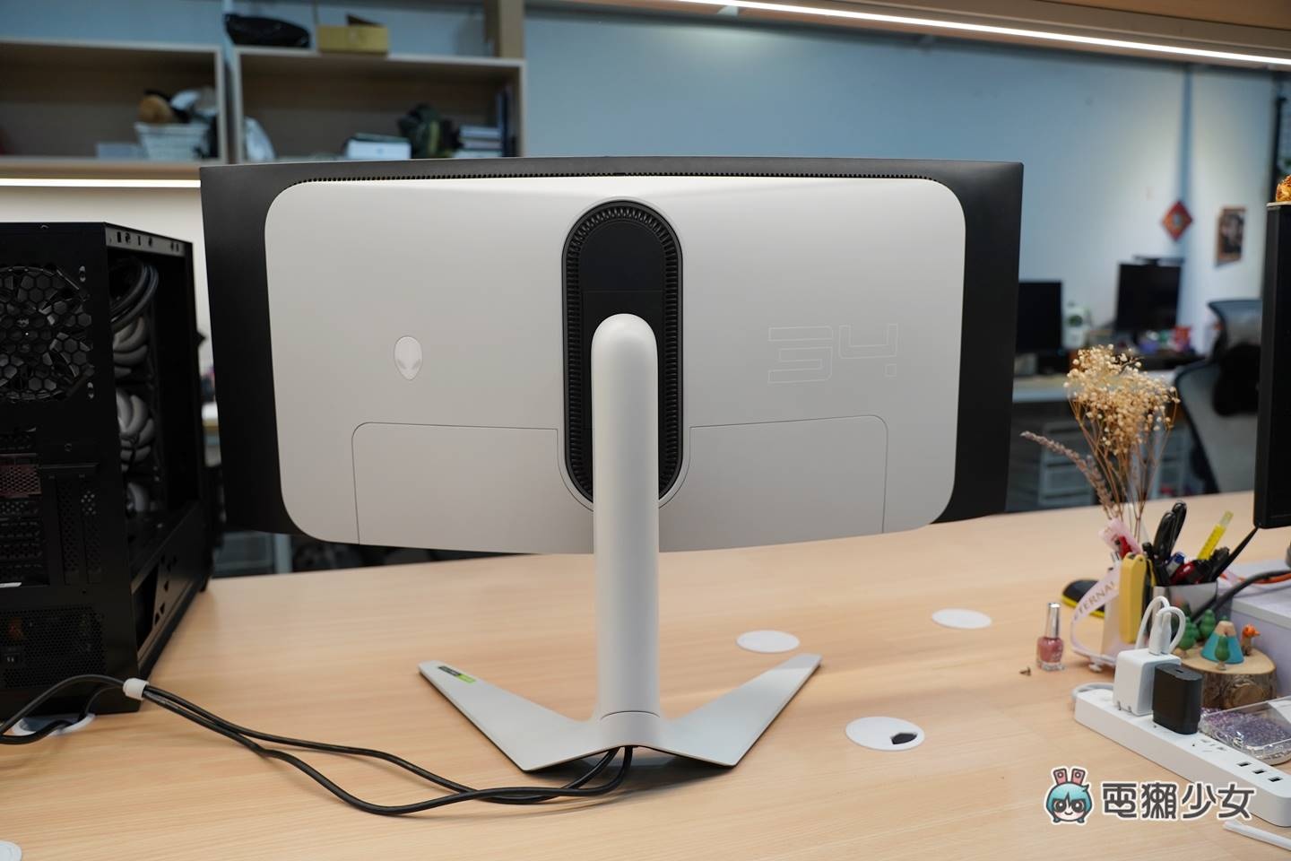 开箱｜最新 QD-OLED 技术显示器，Alienware 34 吋曲面电竞萤幕 AW3423DW 数码科技 图8张