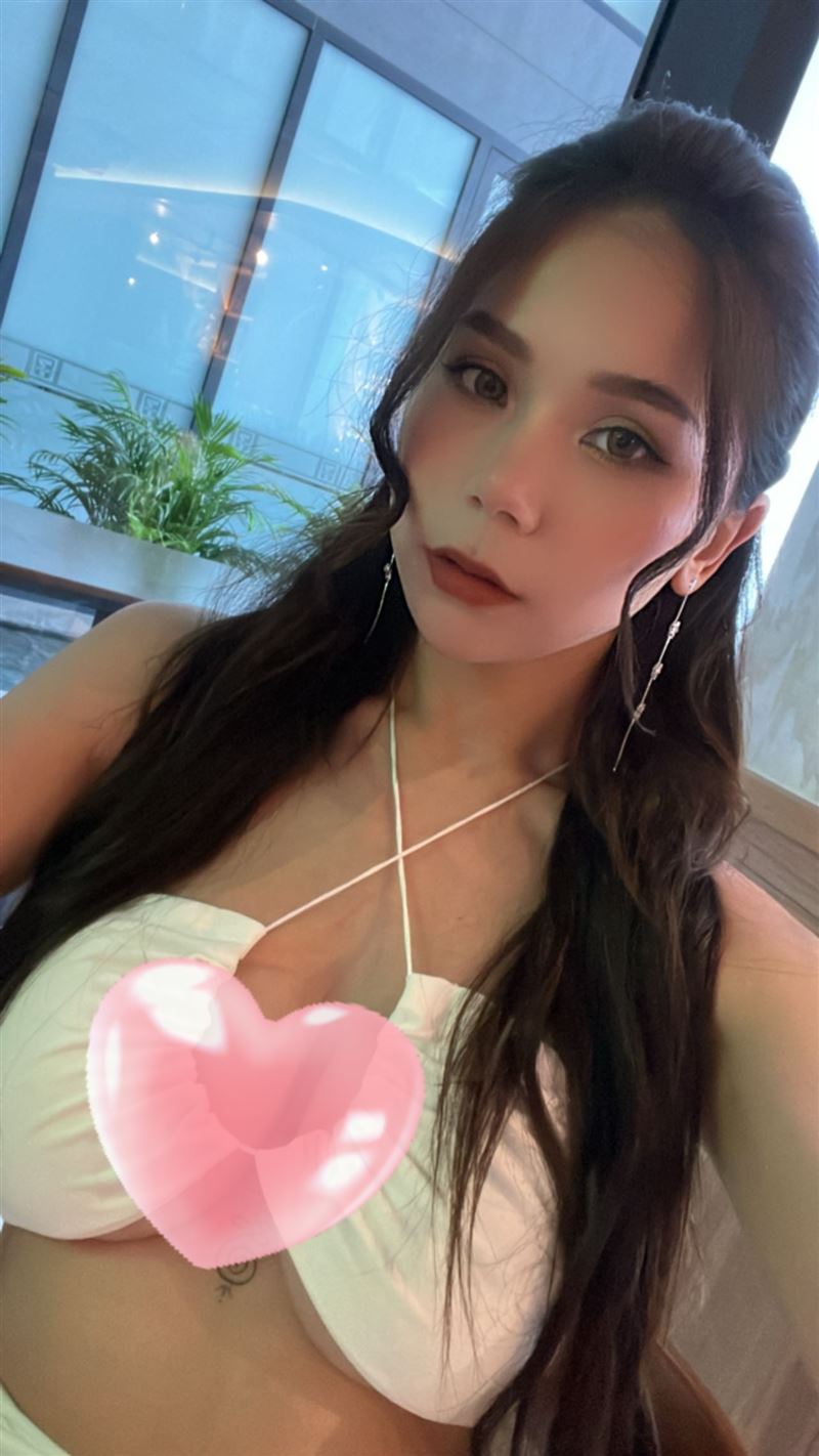 蕾菈化身“泰辣”妹！胸前“战袍”只遮两块布：中国台湾不敢穿 时尚资讯 图3张