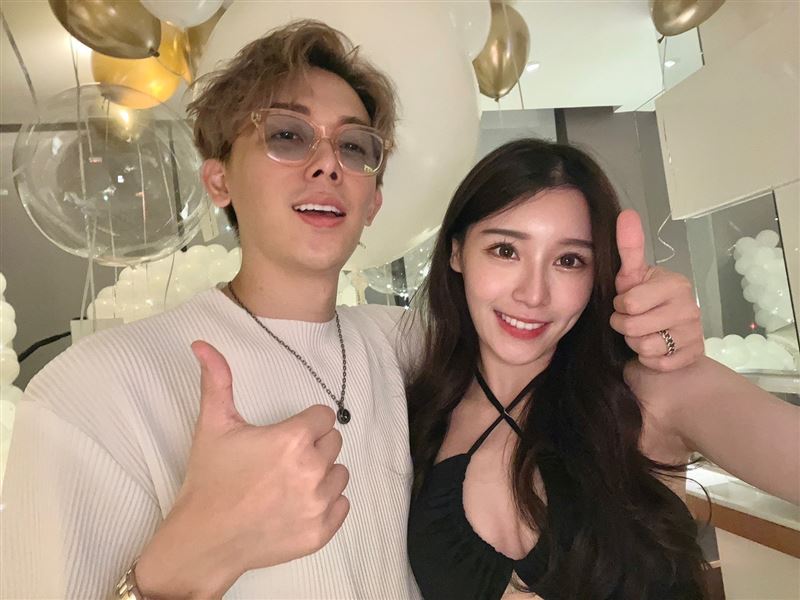 女友柔柔晒犯规长辈放闪！反骨酷炫甜到晕直喊：不要太肉麻 时尚资讯 图4张