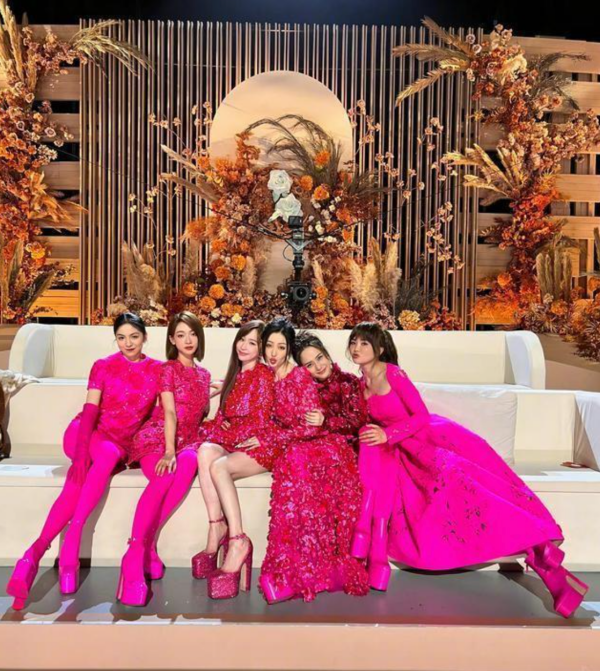 Style｜《浪姐》成团夜全员化身粉红芭比，服装来自这个时尚品牌！ 更多热点 图1张