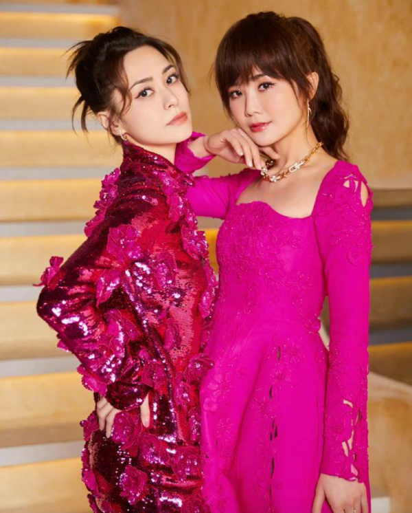 Style｜《浪姐》成团夜全员化身粉红芭比，服装来自这个时尚品牌！ 更多热点 图3张
