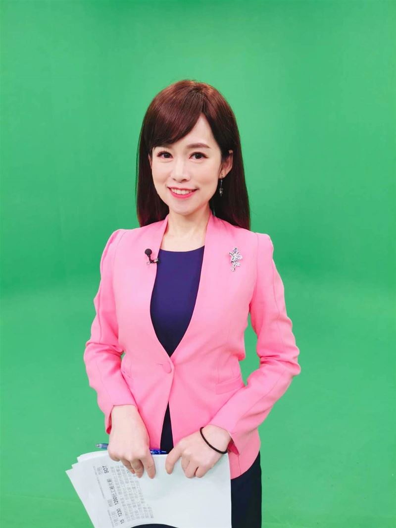 40岁美女主播首度解放比基尼　嫌火辣程度不足：想重拍！ 时尚资讯 图2张