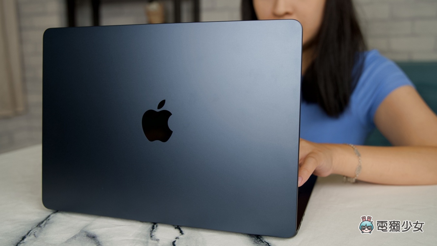 开箱｜M2 MacBook Air 开箱评测！重量变轻超有感！值不值得买？实际上手使用心得老实说 数码科技 图1张