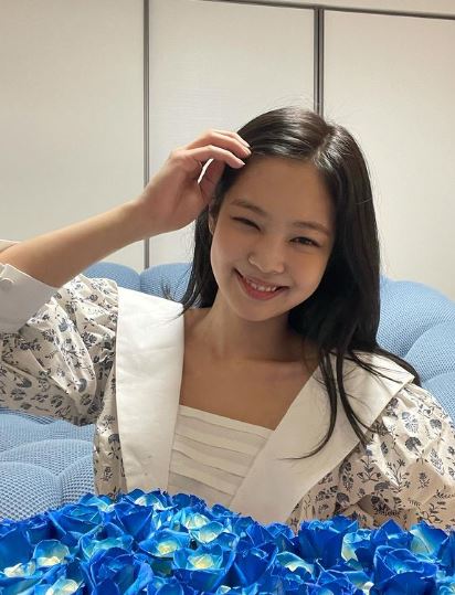 女星夏日“碎花单品”穿搭！赵露思、热巴甜酷女孩必学 时尚资讯 图7张