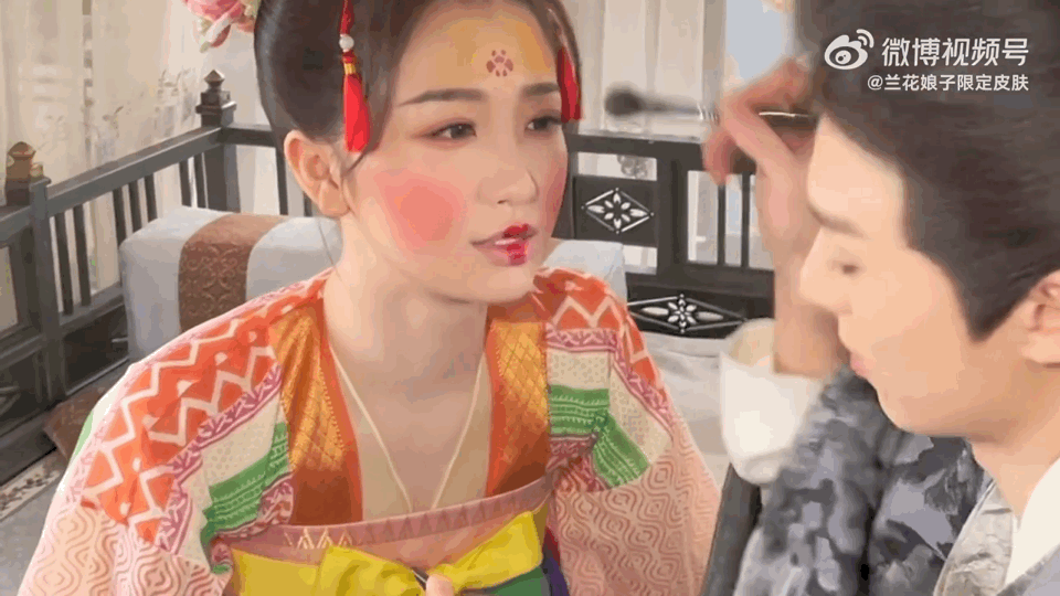 虞书欣的“如花妆”原来是王鹤棣化的！吓到工作人员多次阻止 娱乐资讯 图2张