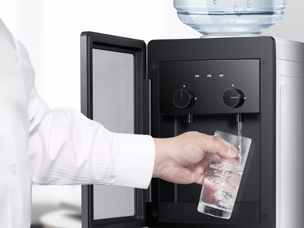 Tips I 冰箱、饮水机多久该洗一次？5种最常见家用电器清洗时间表 更多热点 图2张