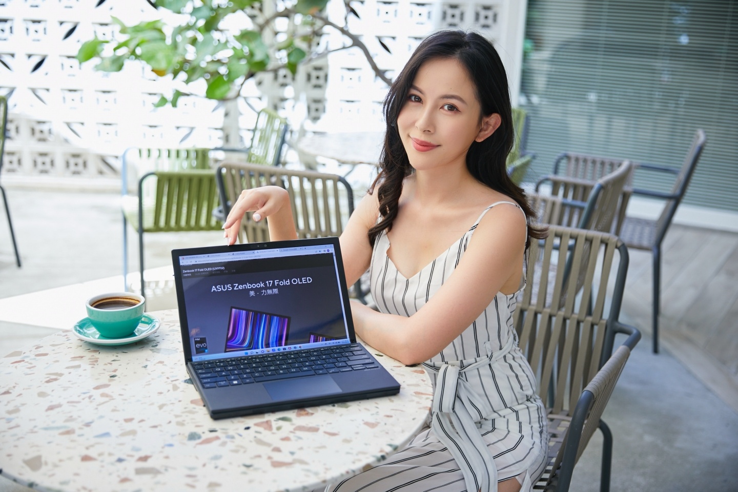 ASUS Zenbook 17 Fold OLED 正式登场！搭载第 12 代 Intel Core i7 处理器 售价新台币 129,000 元 数码科技 图5张