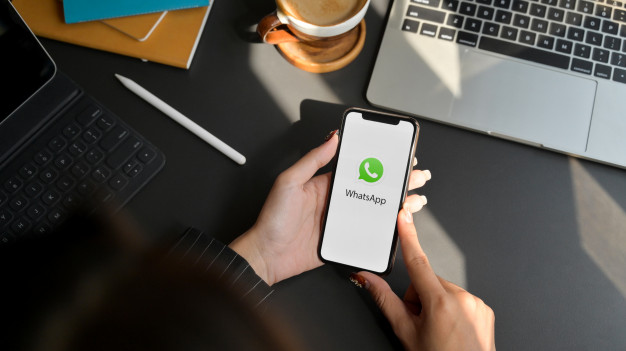 Tips I 每天用WhatsApp懂这4个状态吗？显示时钟代表什么？ 更多热点 图1张
