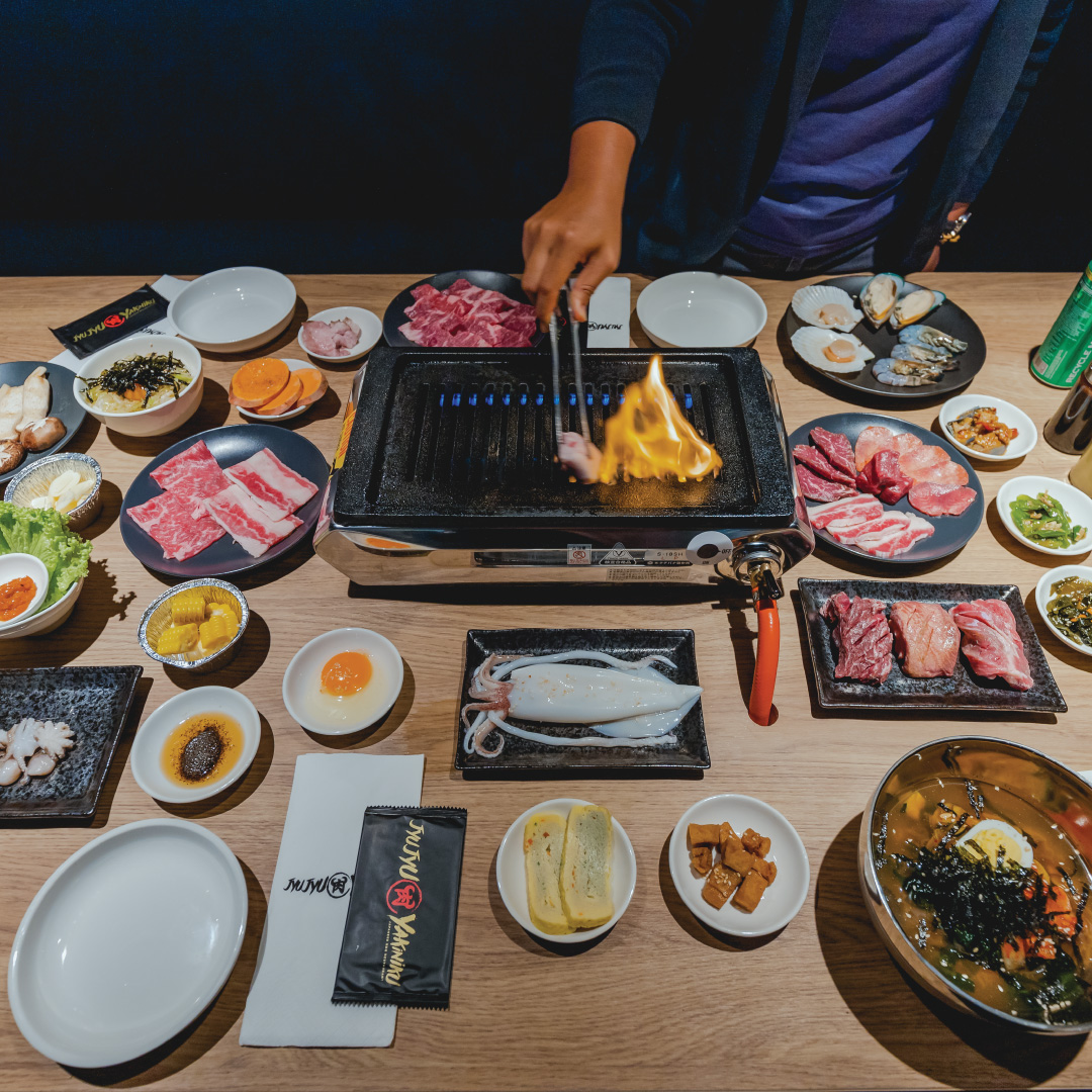 美食 I The Table by Isetan 里6家日式特色餐厅推荐：寿喜锅、烧烤、炸猪排、日式酒吧、拉面和铁板烧 更多热点 图11张