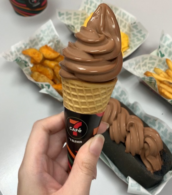 美食｜和百年老牌合作？马来西亚7-Eleven推出新辣椒酱冰淇淋！ 更多热点 图4张
