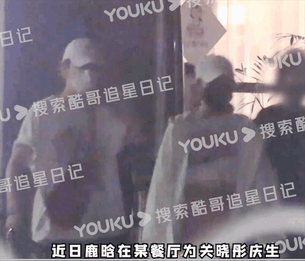 好甜！鹿晗、关晓彤情侣装庆生 6工作人员搬巨大花束、礼物 娱乐资讯 图2张