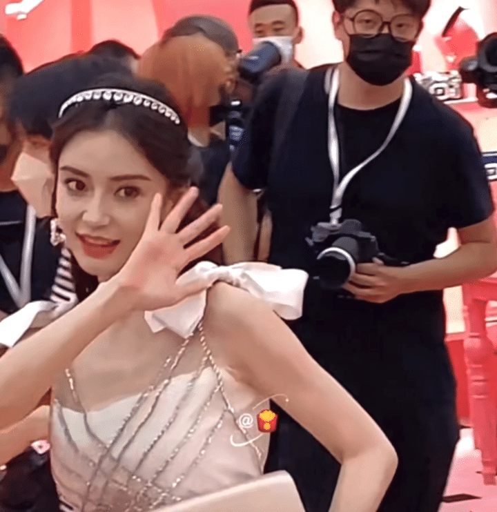 懒理抽烟风波！ Angelababy零P生图疯传...网惊叹：颜在江山在 娱乐资讯 图2张