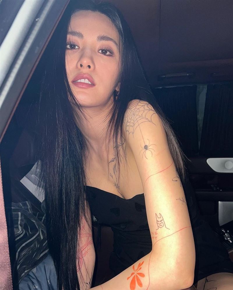 曾两度“世界最美”31岁女星身体曝“吓人”变化：布满刺青！ 时尚资讯 图5张