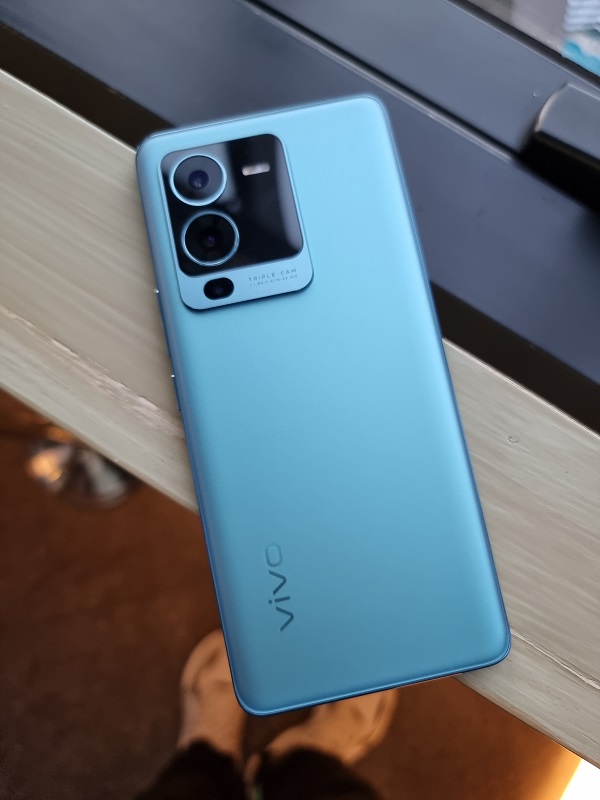 新机 I vivo V25 Pro 5G 手机界颜值天花板！手机壳居然有这个功能？ 更多热点 图3张