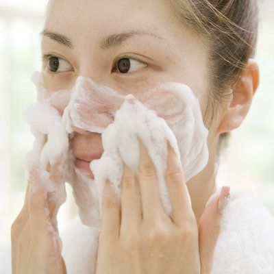 Beauty I 先洗澡还是先洗脸？晚间护肤7大冷知识 更多热点 图1张