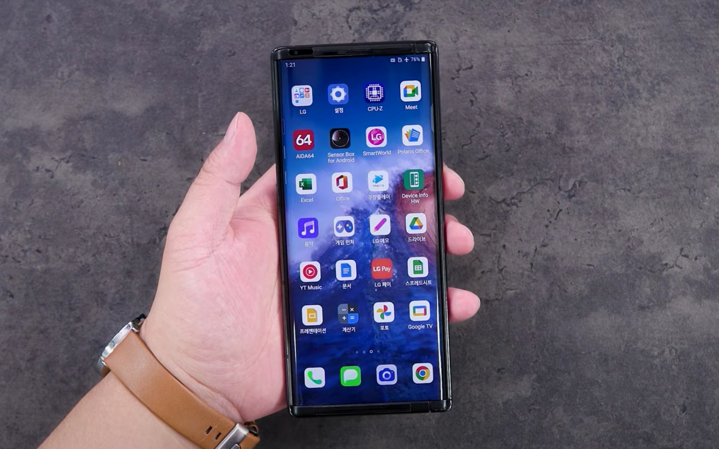 LG 退出手机业务前的遗憾，完成度极高的卷轴手机‘ LG Rollable ’开箱！你打几分？ 数码科技 图2张