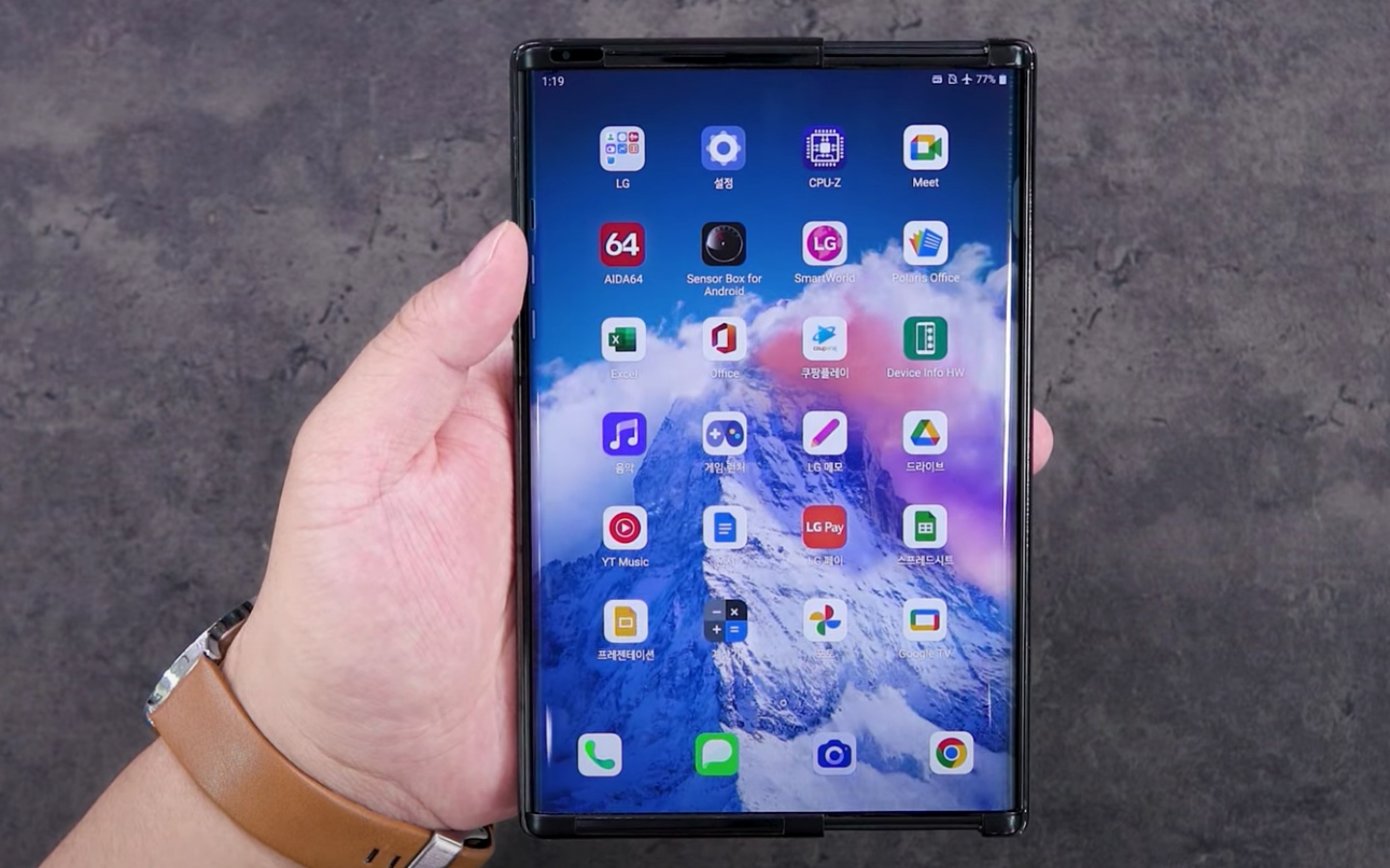 LG 退出手机业务前的遗憾，完成度极高的卷轴手机‘ LG Rollable ’开箱！你打几分？ 数码科技 图3张