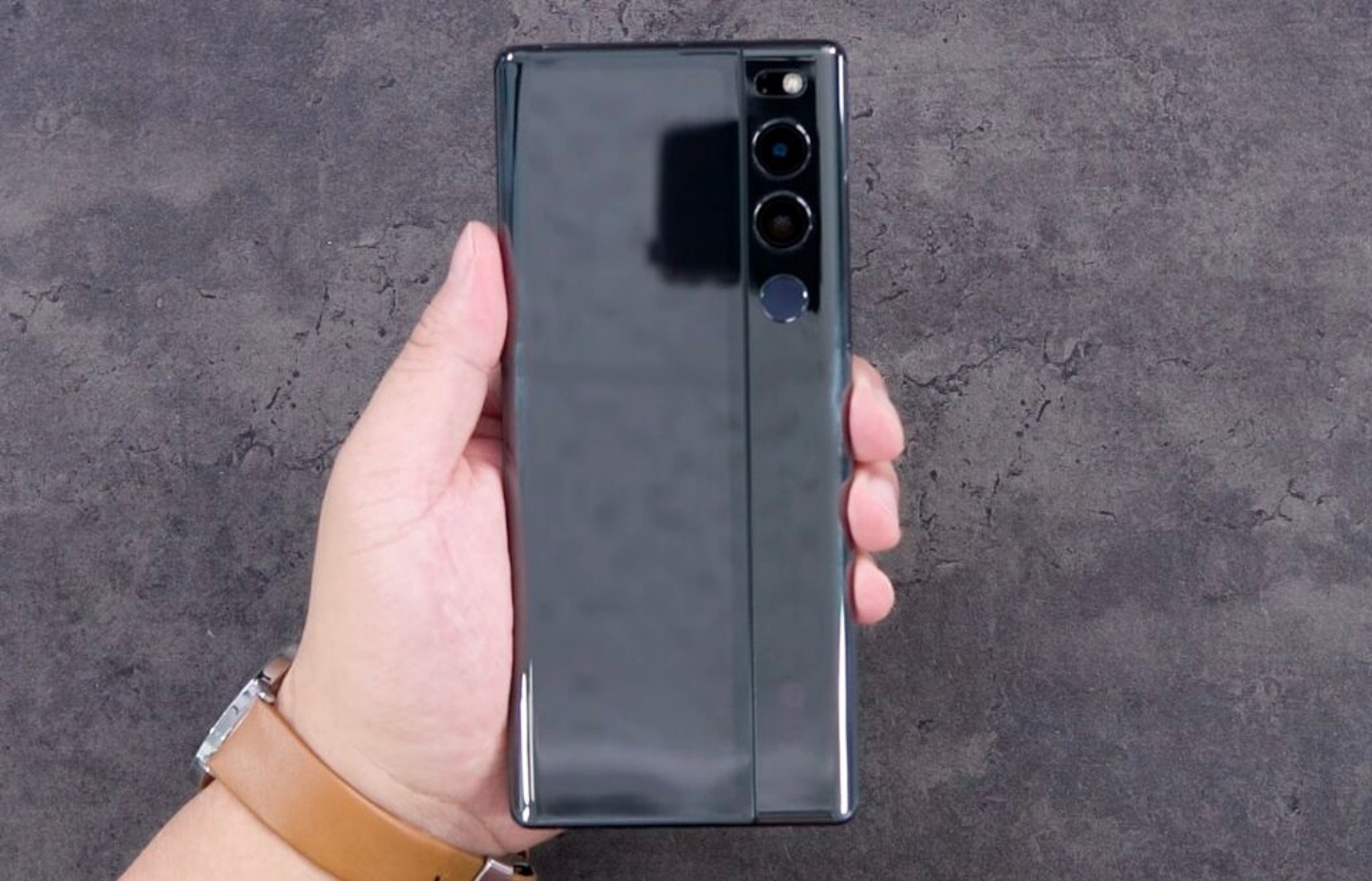 LG 退出手机业务前的遗憾，完成度极高的卷轴手机‘ LG Rollable ’开箱！你打几分？ 数码科技 图6张