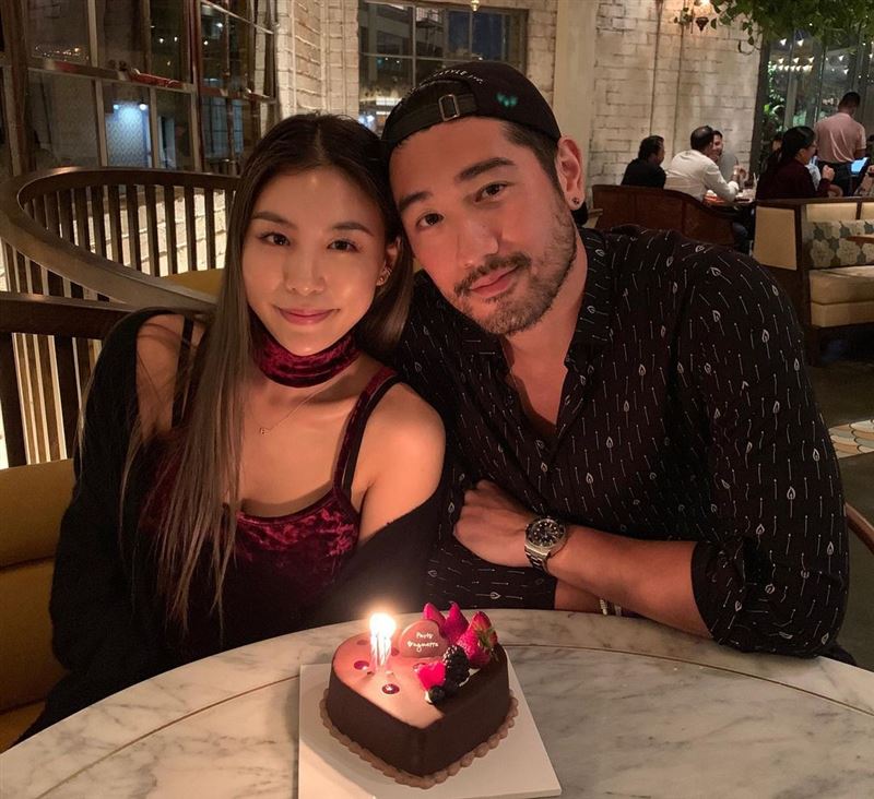 冥诞揭铜像缺席　高以翔女友首发文：病到失声！9天前同框大咖女团 时尚资讯 图1张