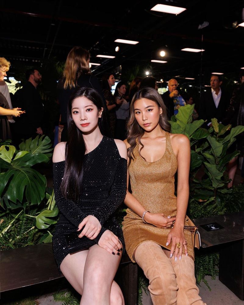 冥诞揭铜像缺席　高以翔女友首发文：病到失声！9天前同框大咖女团 时尚资讯 图4张