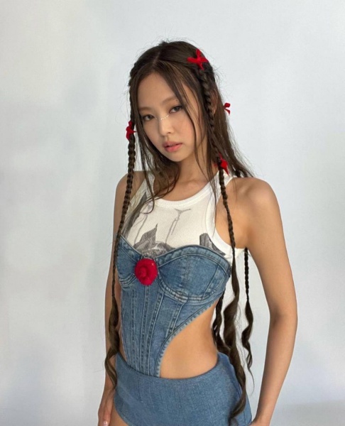 接连被曝私密照！Jennie听到粉丝应援强忍泪水 娱乐资讯 图1张
