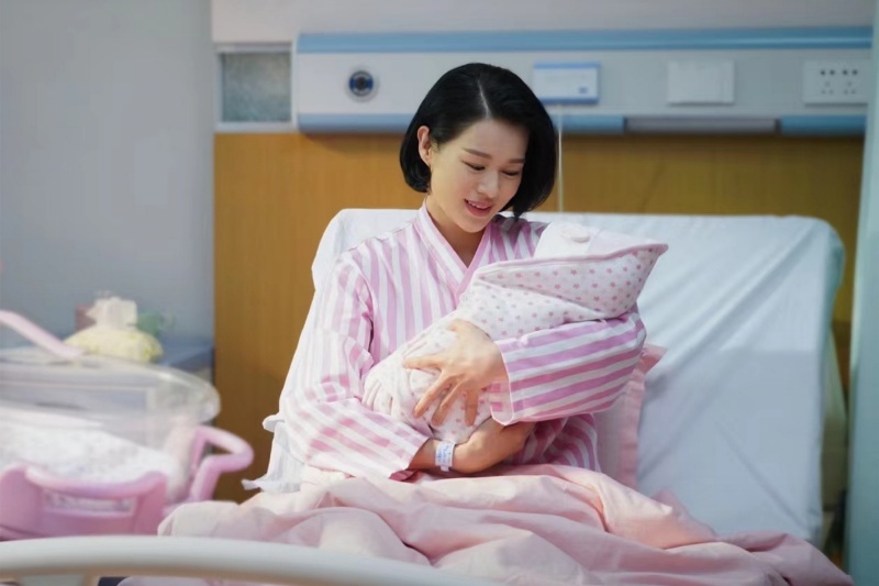 带小孩比拍剧辛苦！胡杏儿佩服全职妈妈 松口谈第四胎计划 娱乐资讯 图4张