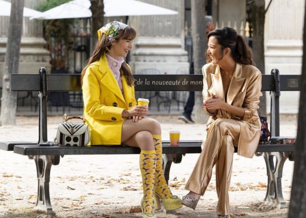 Style I 《Emily in Paris》又双叒回来了！这一季造型终于变好看？ 更多热点 图4张