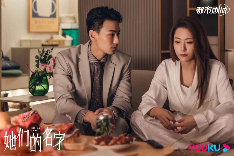 金句 I “结婚是一张纸，离婚可是一本书。”《她们的名字》关于婚姻真实金句 更多热点 图2张