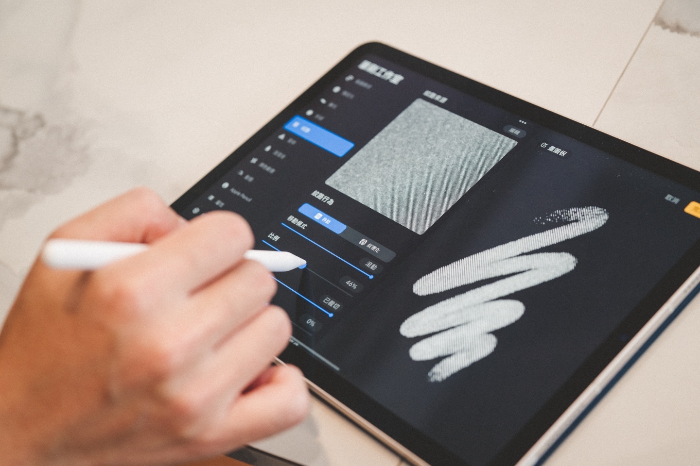 用 iPad Air 和 Apple Pencil 勾勒出咖啡厅的模样！听插画家 Ker Ker 分享奇妙的透视创作旅程 数码科技 图5张