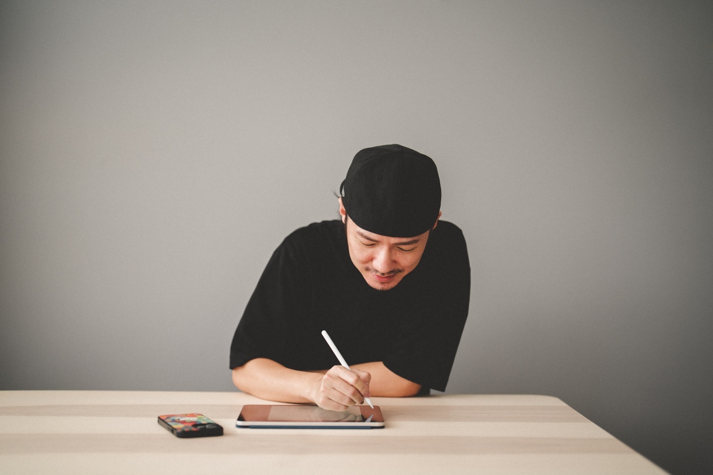 用 iPad Air 和 Apple Pencil 勾勒出咖啡厅的模样！听插画家 Ker Ker 分享奇妙的透视创作旅程 数码科技 图6张