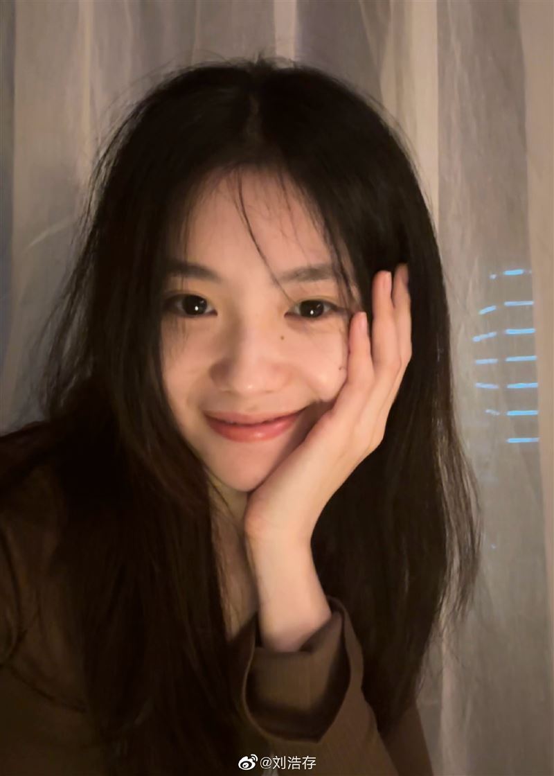 张艺谋选中的女孩长大了！超仙美照全曝光　狂吸6万人抢看 时尚资讯 图2张