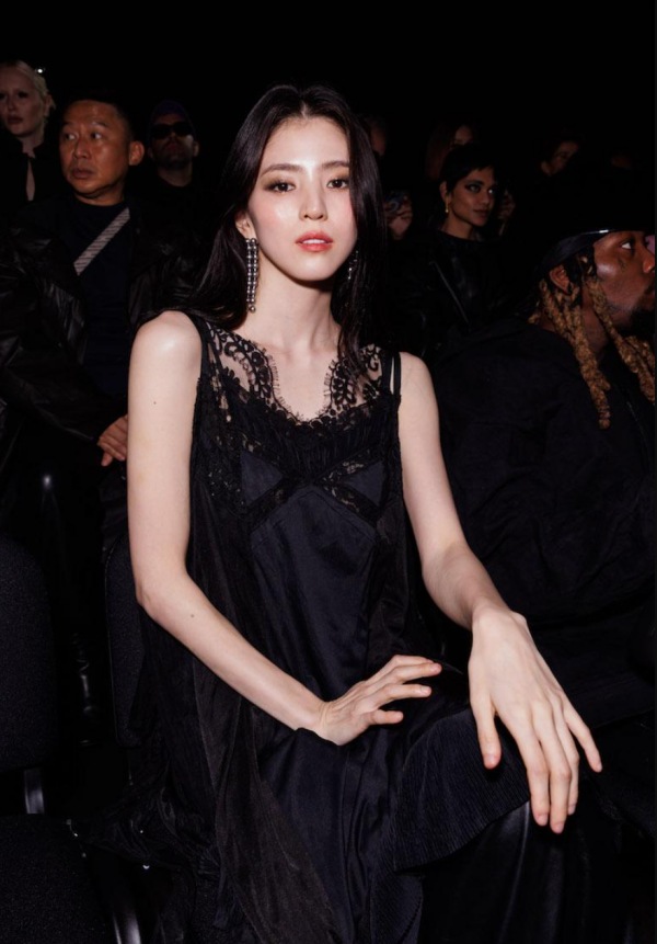 Style I 韩素希、周杰伦现身巴黎看秀！全身Balenciaga行头帅/美翻 更多热点 图5张
