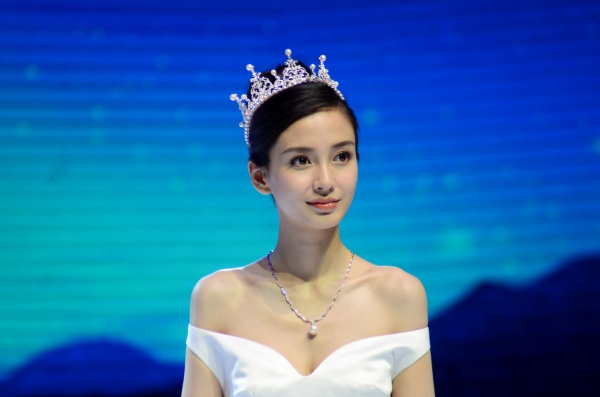 黄晓明表弟结婚被问“大嫂到了吗？” 默认是Angelababy！ 娱乐资讯 图4张