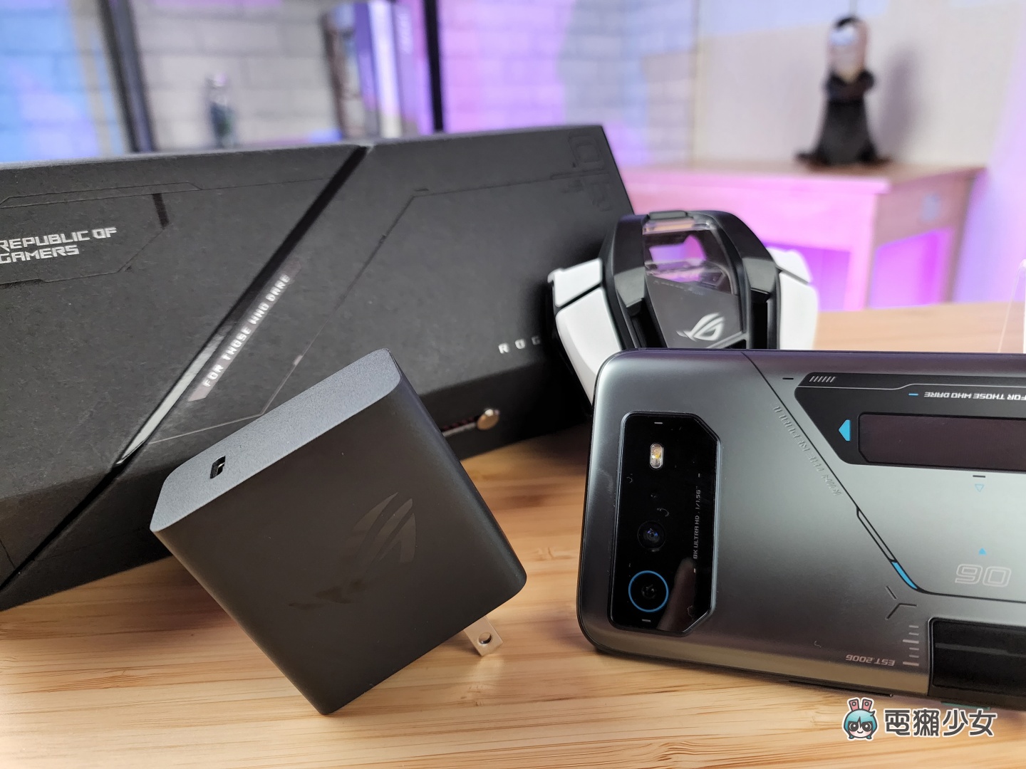 开箱｜处理器篡位排行第一！ROG Phone 6D Ultimate 电竞手机，出现神秘小黑盒？实测游戏数据结果说话，告诉你！它！有！多！强！ 数码科技 图16张