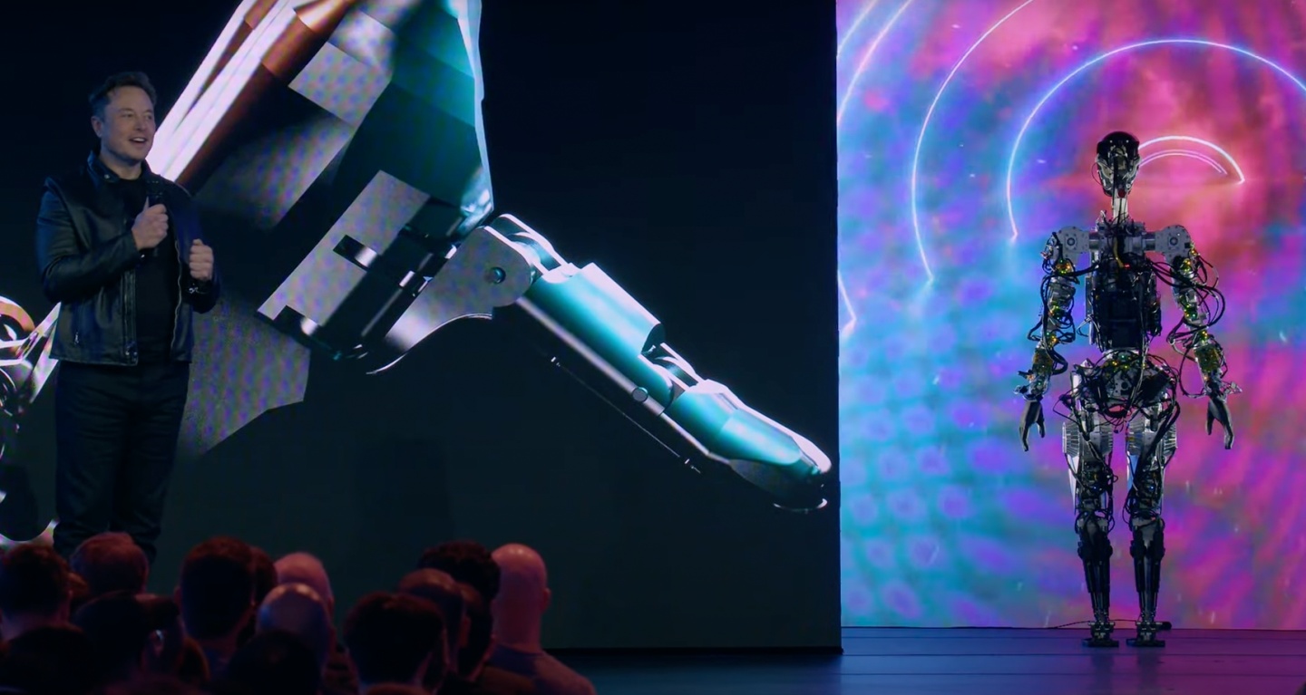 Tesla 机器人 Optimus 亮相！能走动、挥手、拿东西、还可以浇花 最快预计在 2023 年开始量产 数码科技 图1张