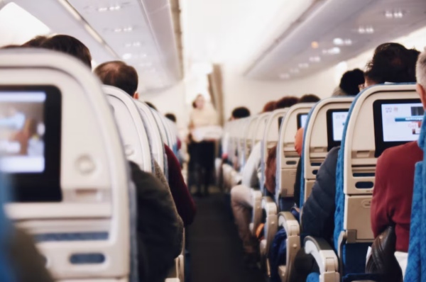 旅游 I 签跟团旅游被骗怎么办？收据、拍照留证都是维权关键！ 更多热点 图1张
