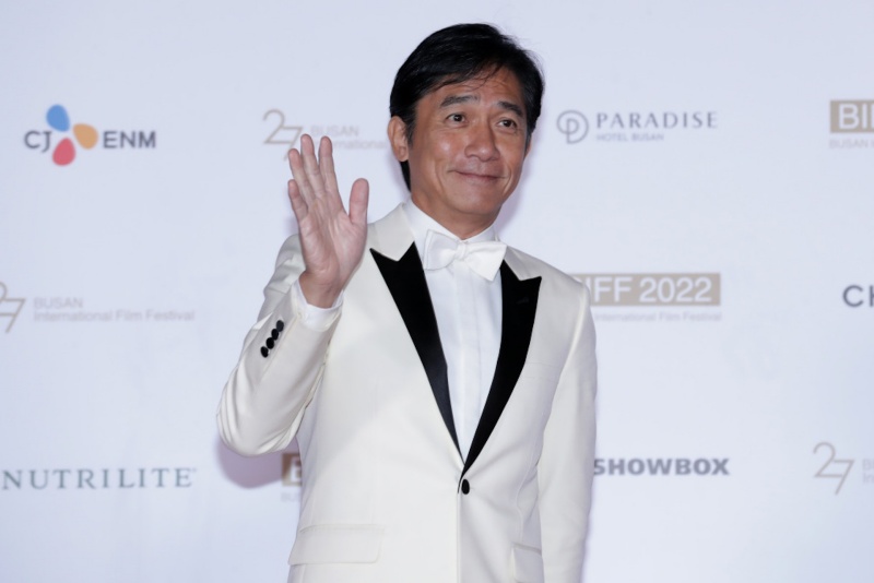 影帝被韩式比爱心难倒了！梁朝伟一脸被迫营业 娱乐资讯 图2张
