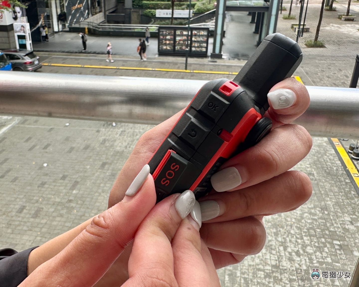 出门｜看到 Garmin inReach Mini 2 卫星通讯器本人，居然还有防水壳！登山潜水一次包办，把关户外活动安全 数码科技 图5张