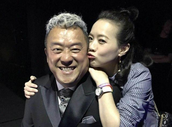 曾志伟亲马来西亚辣模！女儿曾宝仪赞 “那女生很漂亮” 娱乐资讯 图1张