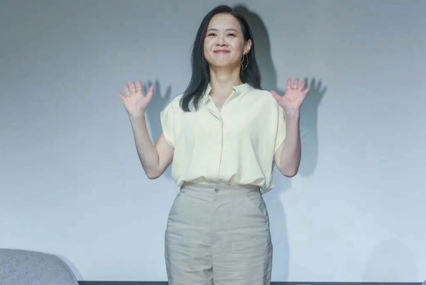 曾志伟亲马来西亚辣模！女儿曾宝仪赞 “那女生很漂亮” 娱乐资讯 图2张