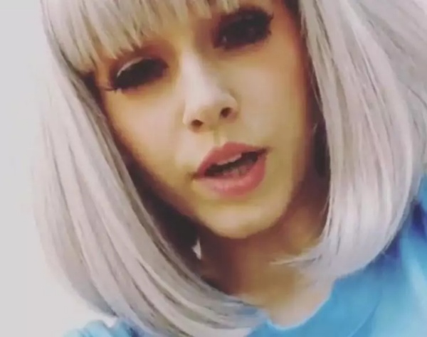 成龙女儿落魄样被拍！外籍妻反击：很幸福 娱乐资讯 图2张