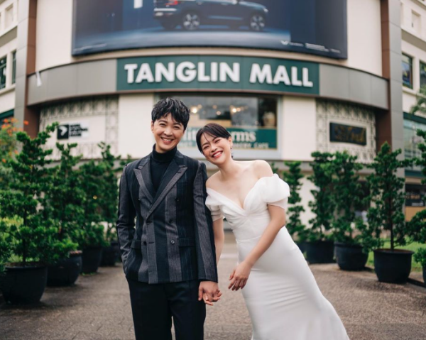 陈凤玲、徐鸣杰结婚照曝光！选在Mall前合照 娱乐资讯 图1张