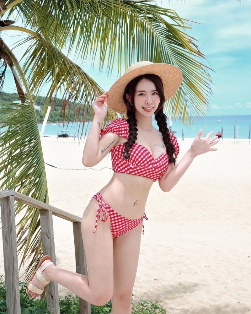 啦啦队女神“上围太饱满”比基尼包不住！网暴动狂赞：胜过林襄 时尚资讯 图3张