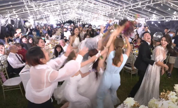 蕾菈补办婚礼！户外大露傲人双峰 娱乐资讯 图3张