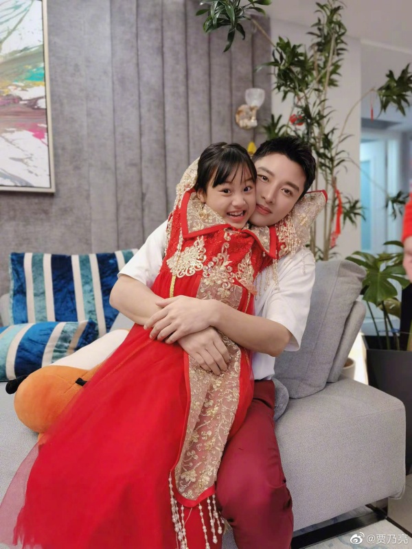 贾乃亮、李小璐各祝贺甜馨生日！照片完全是两种风格 娱乐资讯 图4张
